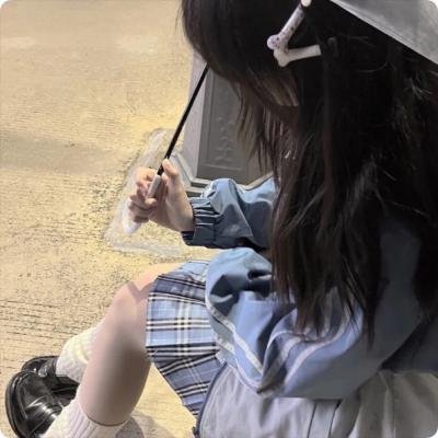 一位站立的人